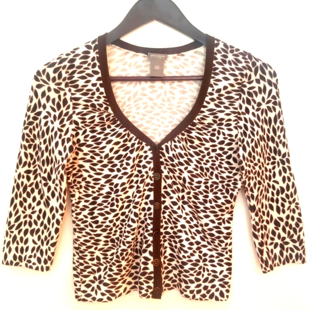LIKE NEW Ann Taylor black and white cropped cardigan leaf print XSP
